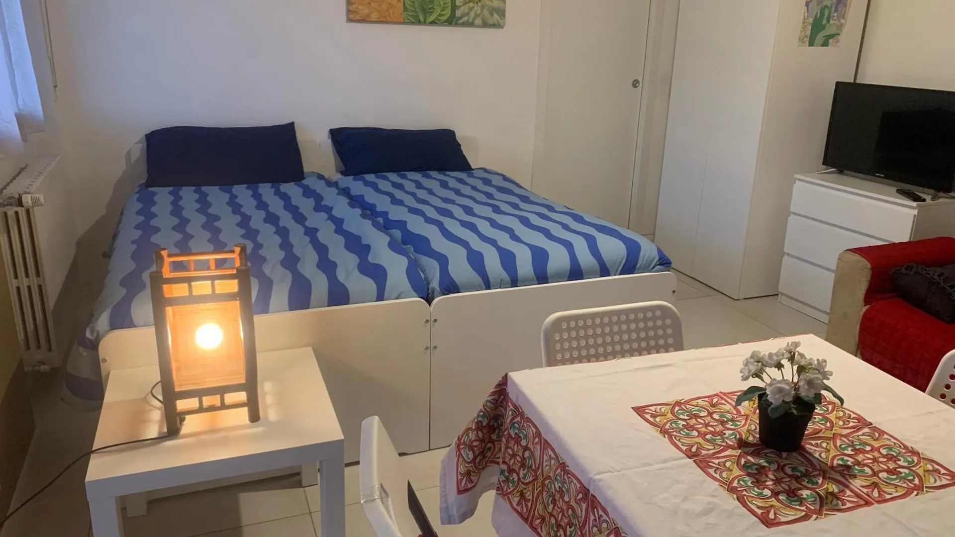 Onlyroomsrho 0*, Rho Italia